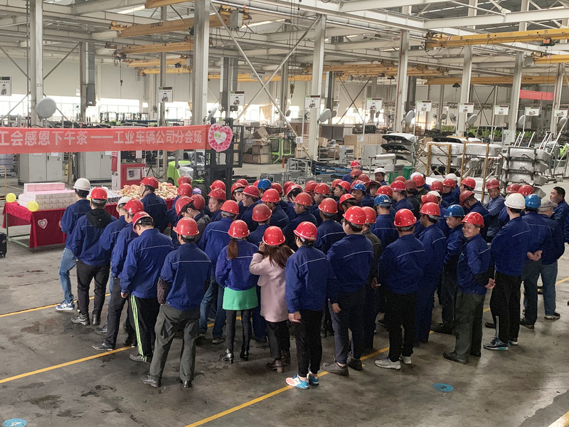 11.工业车辆公司感恩下午茶-车间分会场-俞凭跃摄.jpg