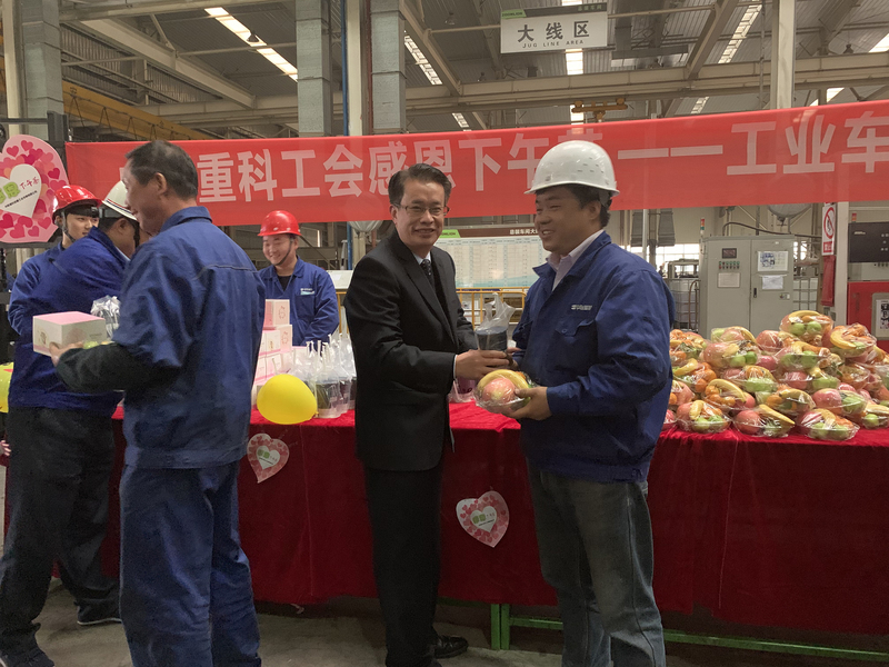 14.车间分会场下午茶发放现场2-俞凭跃摄.jpg