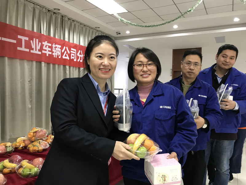 16.办公楼分会场下午茶发放现场2-俞星红摄.jpg
